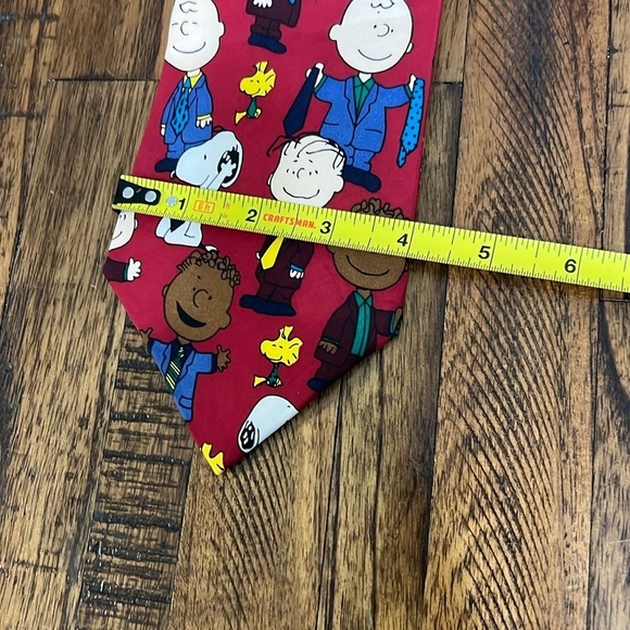 Peanuts Character Tie featuring Franklin Charlie Brown Linus snoopy 100% silk - Picture 5 of 6
